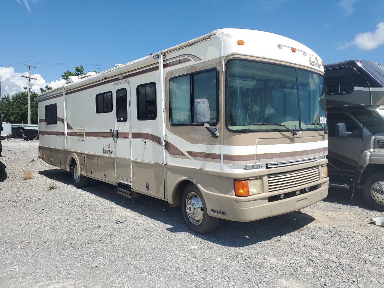 1999 Ford Fleetwood - Rvs Rv VIN: 3FCNF53S1XJA03528 Lot: 65809195