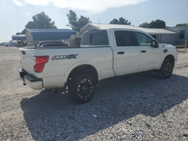  NISSAN TITAN 2018 Белы