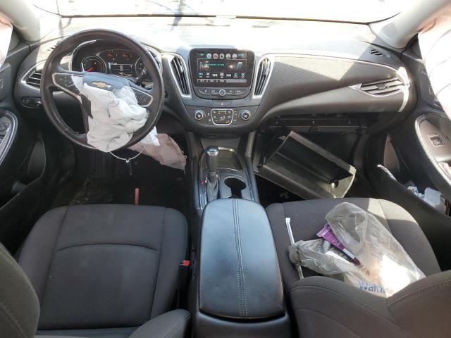 Sedans CHEVROLET MALIBU 2017 Srebrny