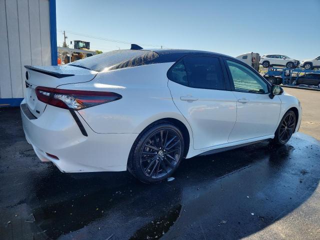  TOYOTA CAMRY 2021 Белы
