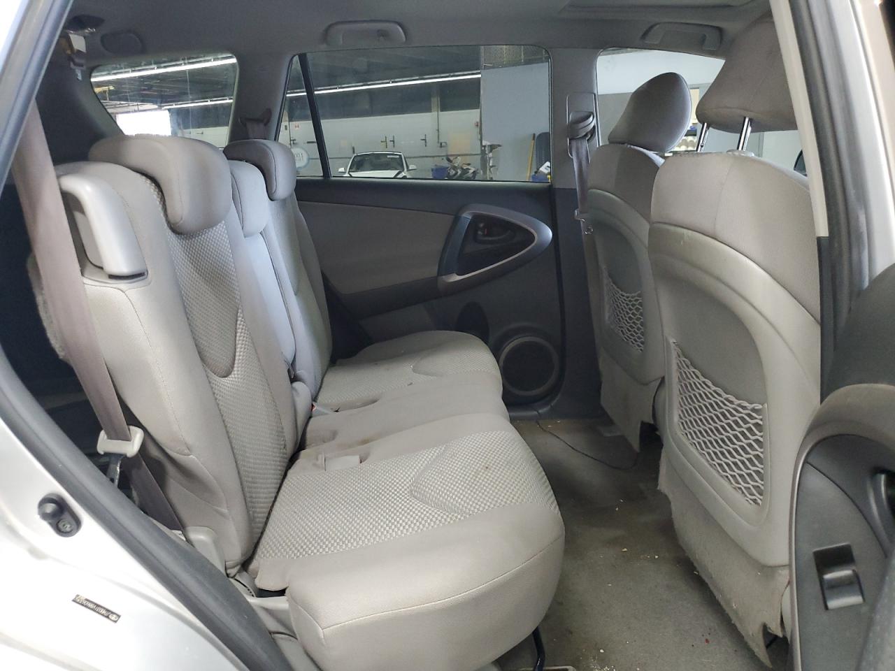 2008 Toyota Rav4 Limited VIN: JTMBD31V886063350 Lot: 64698555