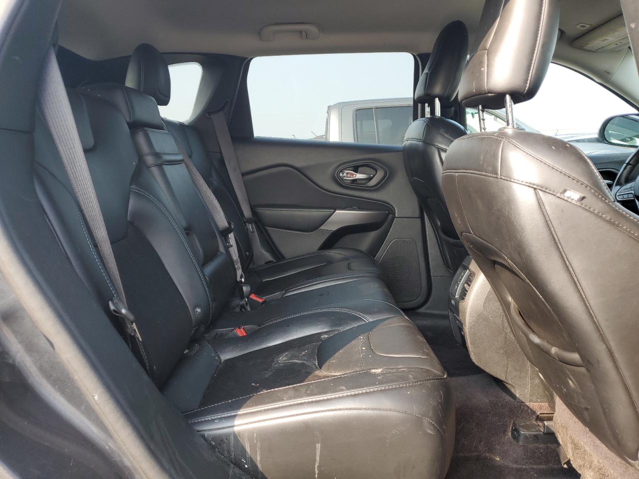 2019 Jeep Cherokee Latitude Plus VIN: 1C4PJMLB3KD127725 Lot: 63793095