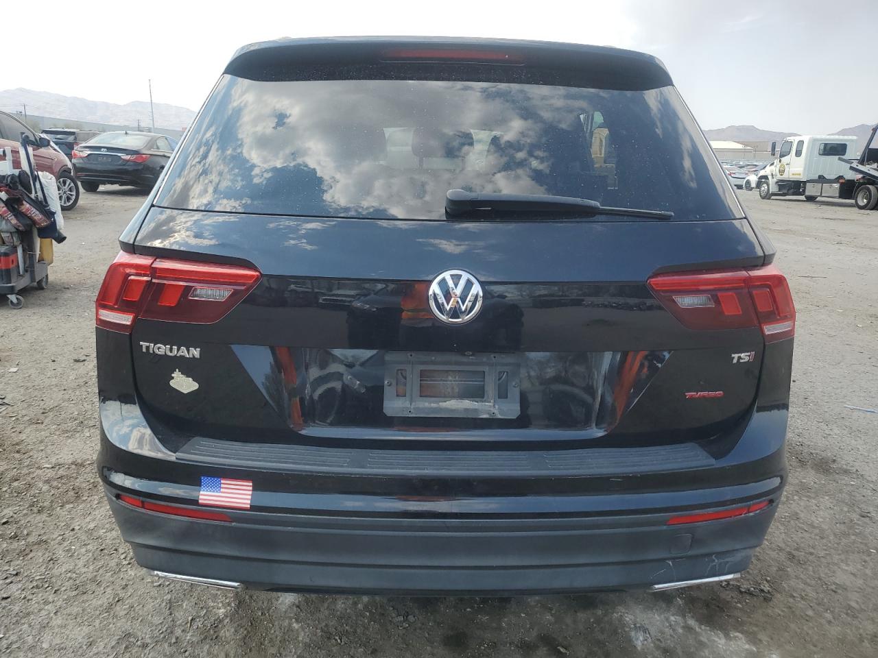 2018 Volkswagen Tiguan S VIN: 3VV1B7AX4JM015118 Lot: 64695235