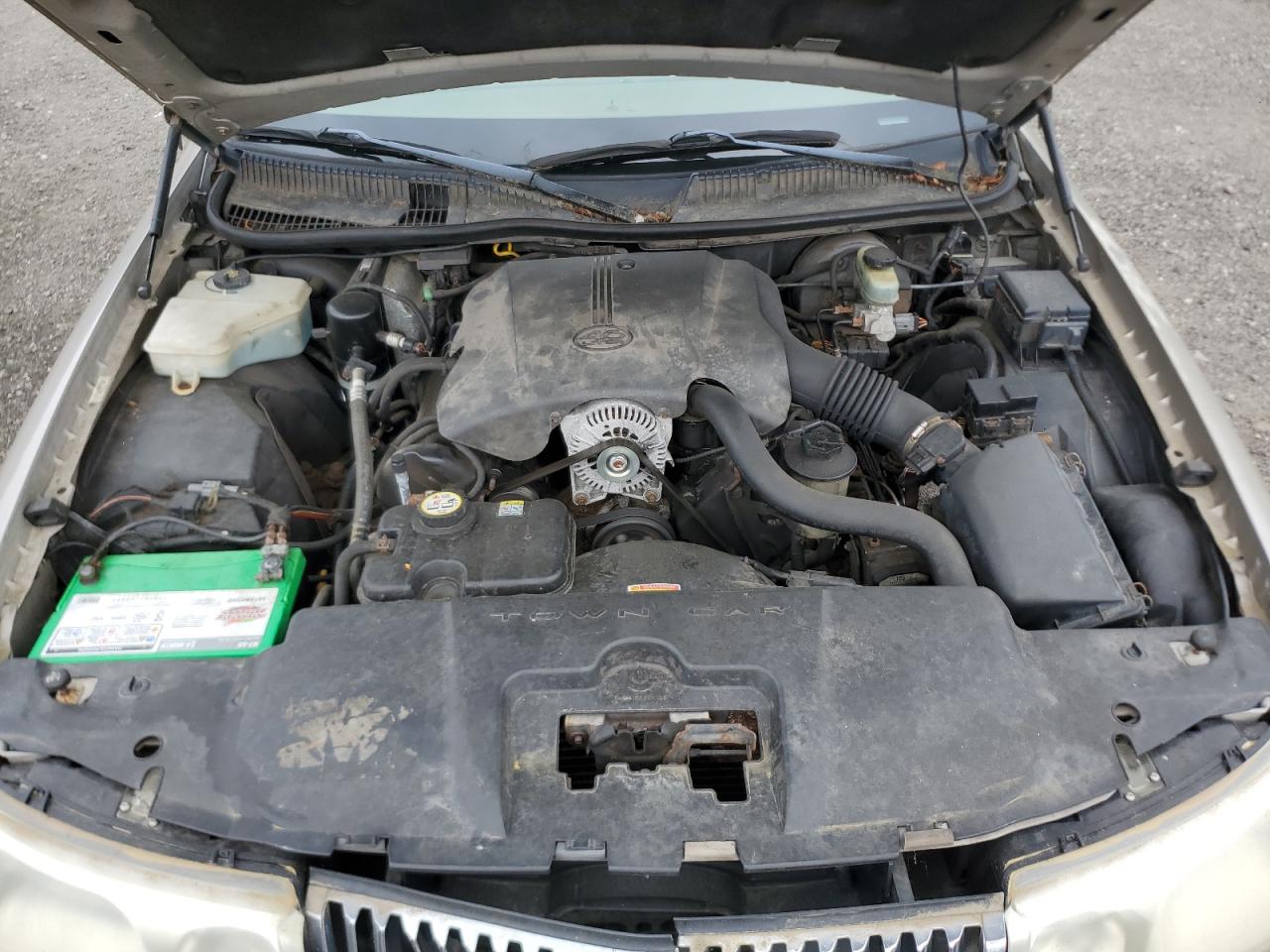 2001 Lincoln Town Car Executive VIN: 1LNHM81WX1Y703743 Lot: 64289515