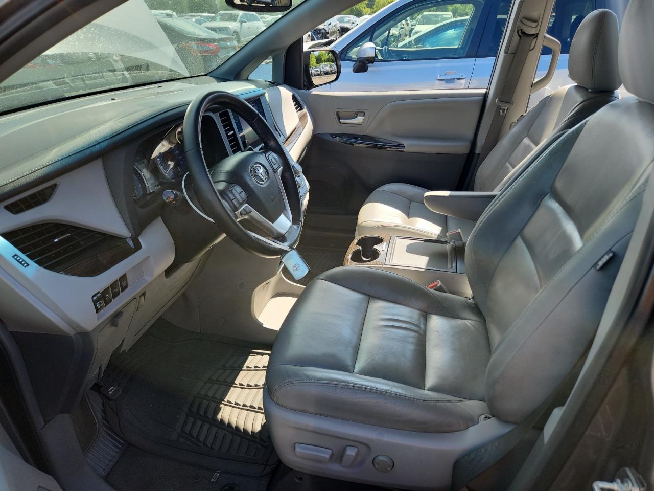 2015 Toyota Sienna Xle VIN: 5TDYK3DC7FS653725 Lot: 65627155