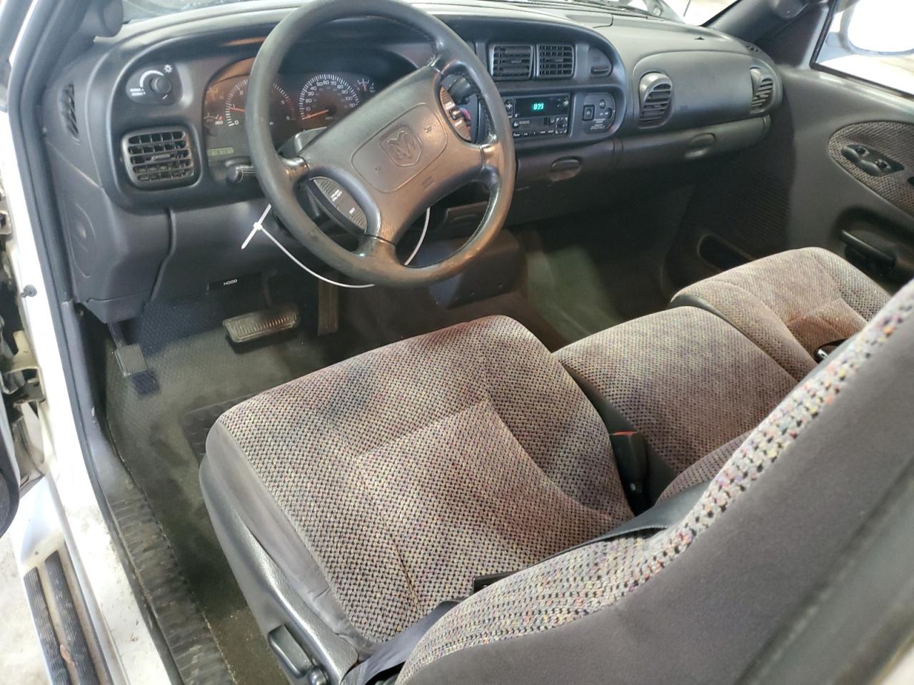 1998 Dodge Ram 1500 VIN: 3B7HC13Y0WG135758 Lot: 63700805