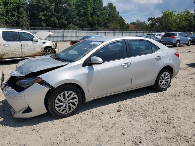 Sedans TOYOTA COROLLA 2017 Srebrny