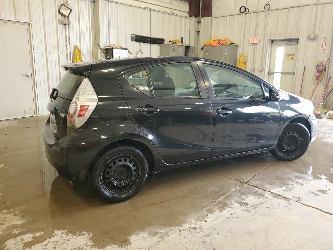 2014 Toyota Prius C VIN: JTDKDTB31E1570628 Lot: 65325235