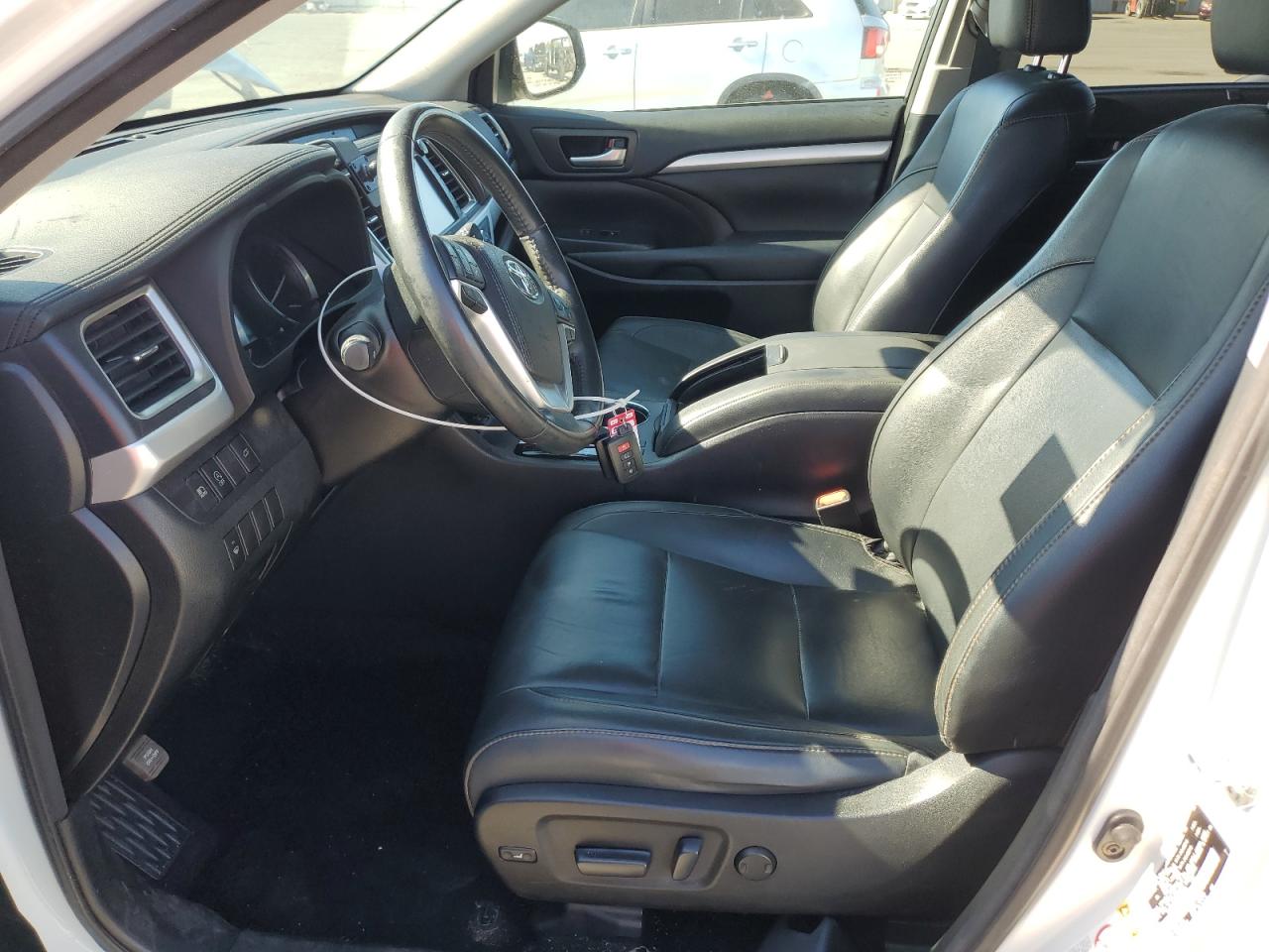 2017 Toyota Highlander Se VIN: 5TDJZRFHXHS417209 Lot: 64847585