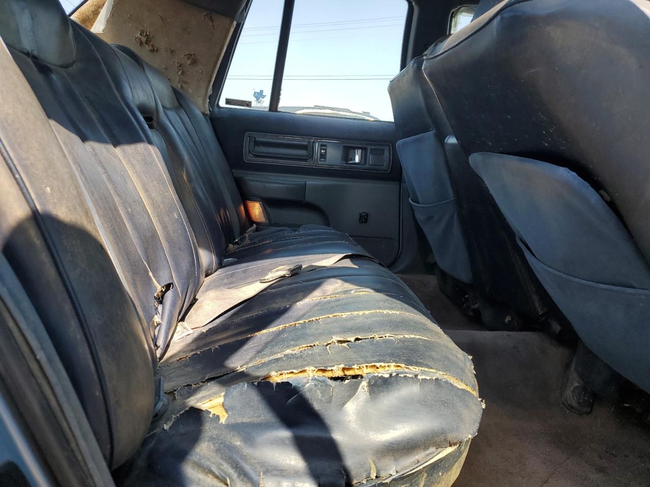 1992 Buick Roadmaster Limited VIN: 1G4BT5374NR418761 Lot: 63560525