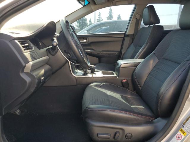 Sedans TOYOTA CAMRY 2015 Srebrny