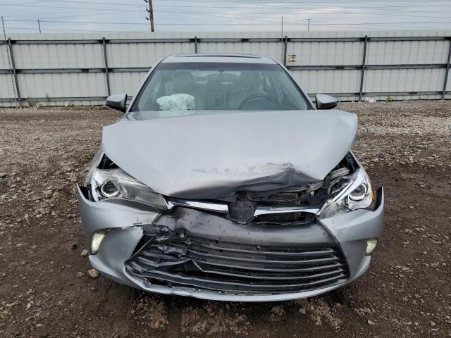  TOYOTA CAMRY 2017 Srebrny