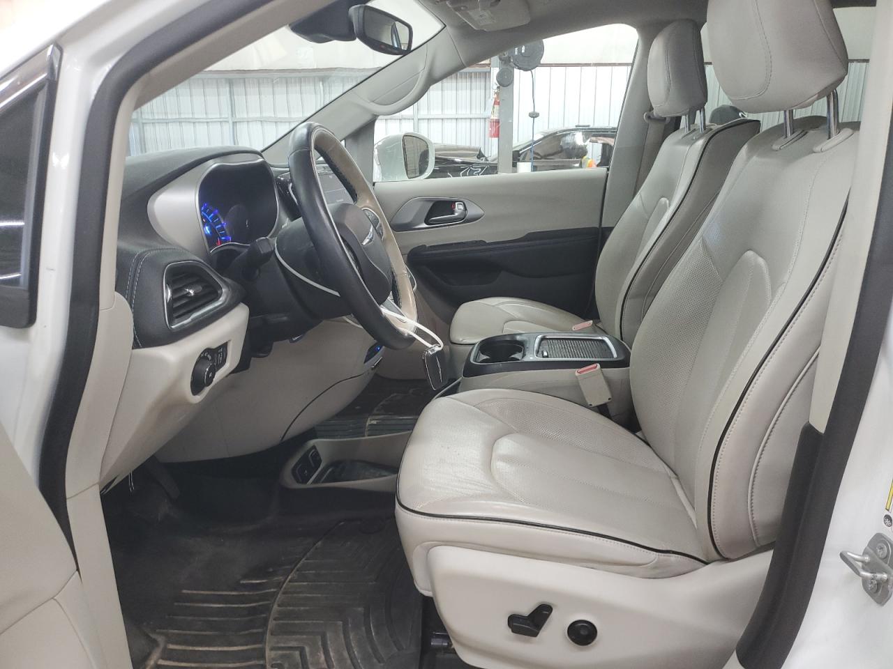 2018 Chrysler Pacifica Hybrid Limited VIN: 2C4RC1N72JR124708 Lot: 63746275