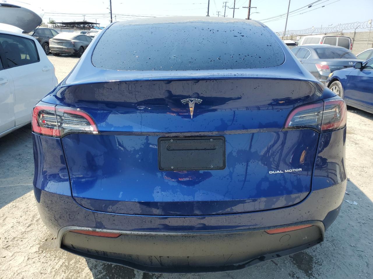 2024 Tesla Model Y VIN: 7SAYGDEE4RA242637 Lot: 64983985