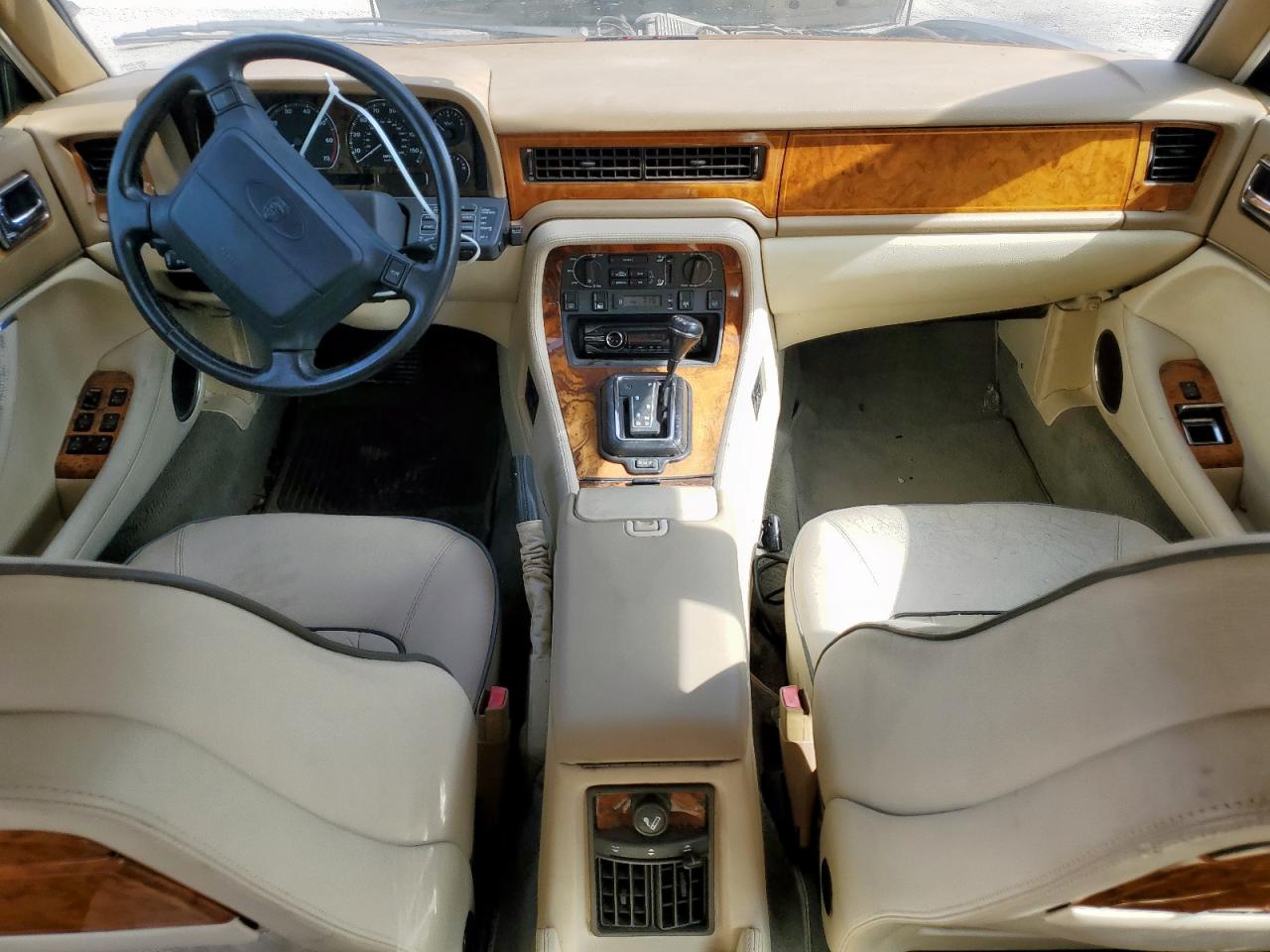 1994 Jaguar Vandenplas VIN: SAJKX174XRC692378 Lot: 65275795