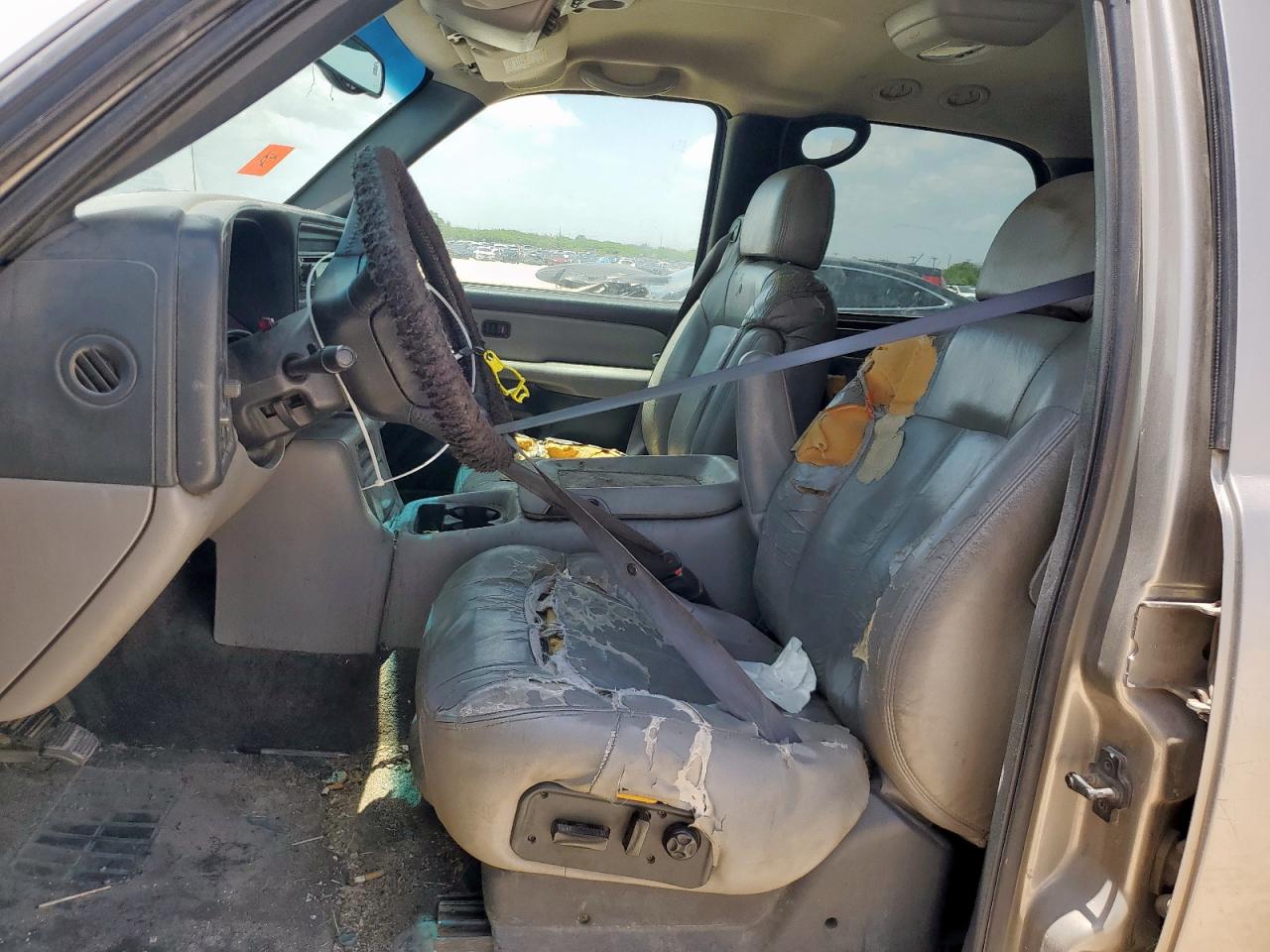 2001 Chevrolet Tahoe C1500 VIN: 1GNEC13T81R105320 Lot: 64180695