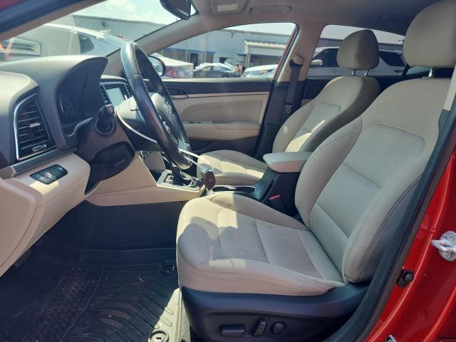  HYUNDAI ELANTRA 2017 Красный