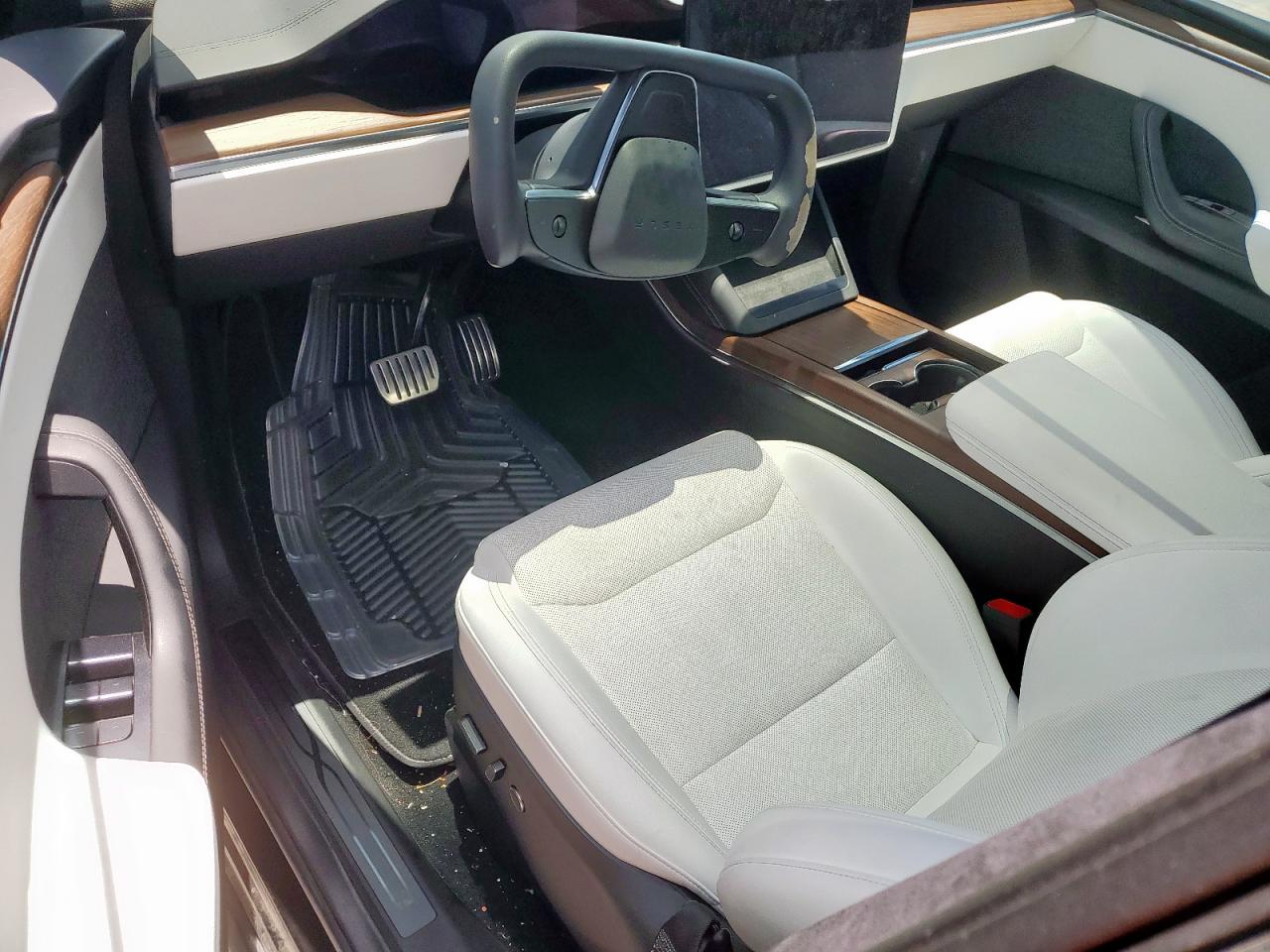 2022 Tesla Model X VIN: 7SAXCDE58NF350988 Lot: 64325365