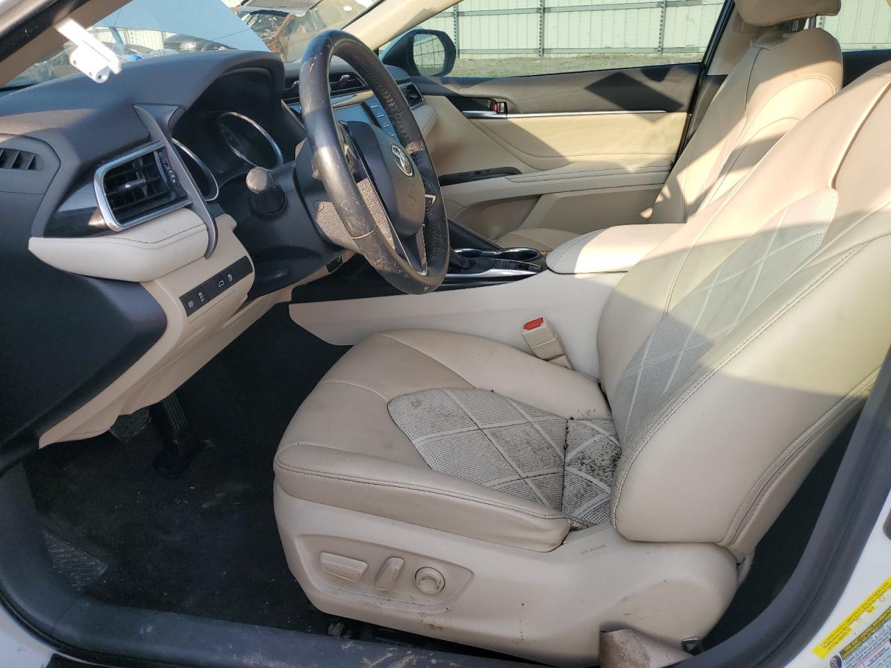 2018 Toyota Camry L VIN: 4T1B11HK1JU135608 Lot: 64923235