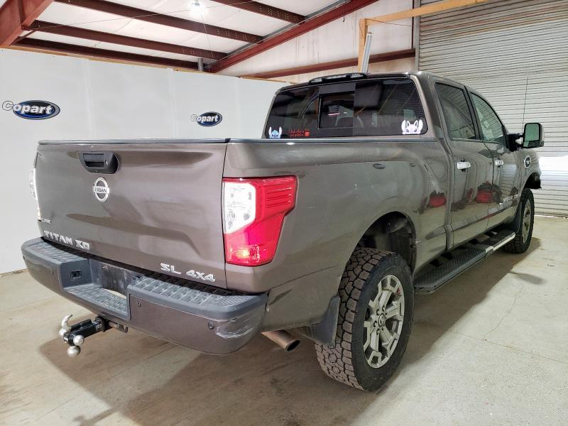  NISSAN TITAN 2018 Szary