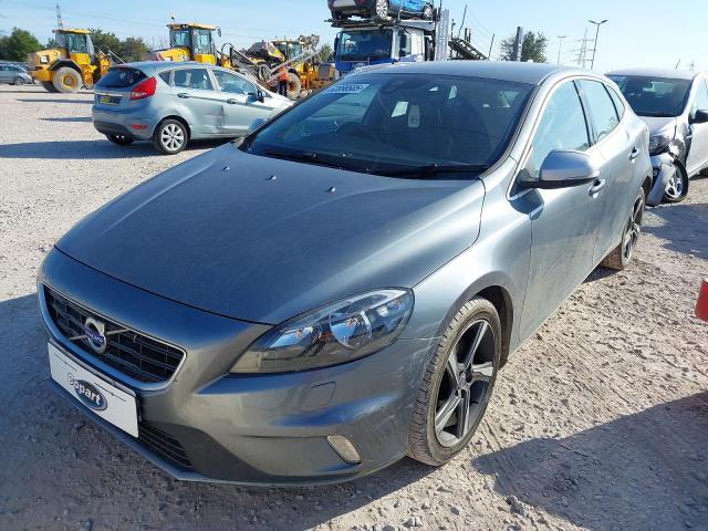 VOLVO V40 R-DESI 2015