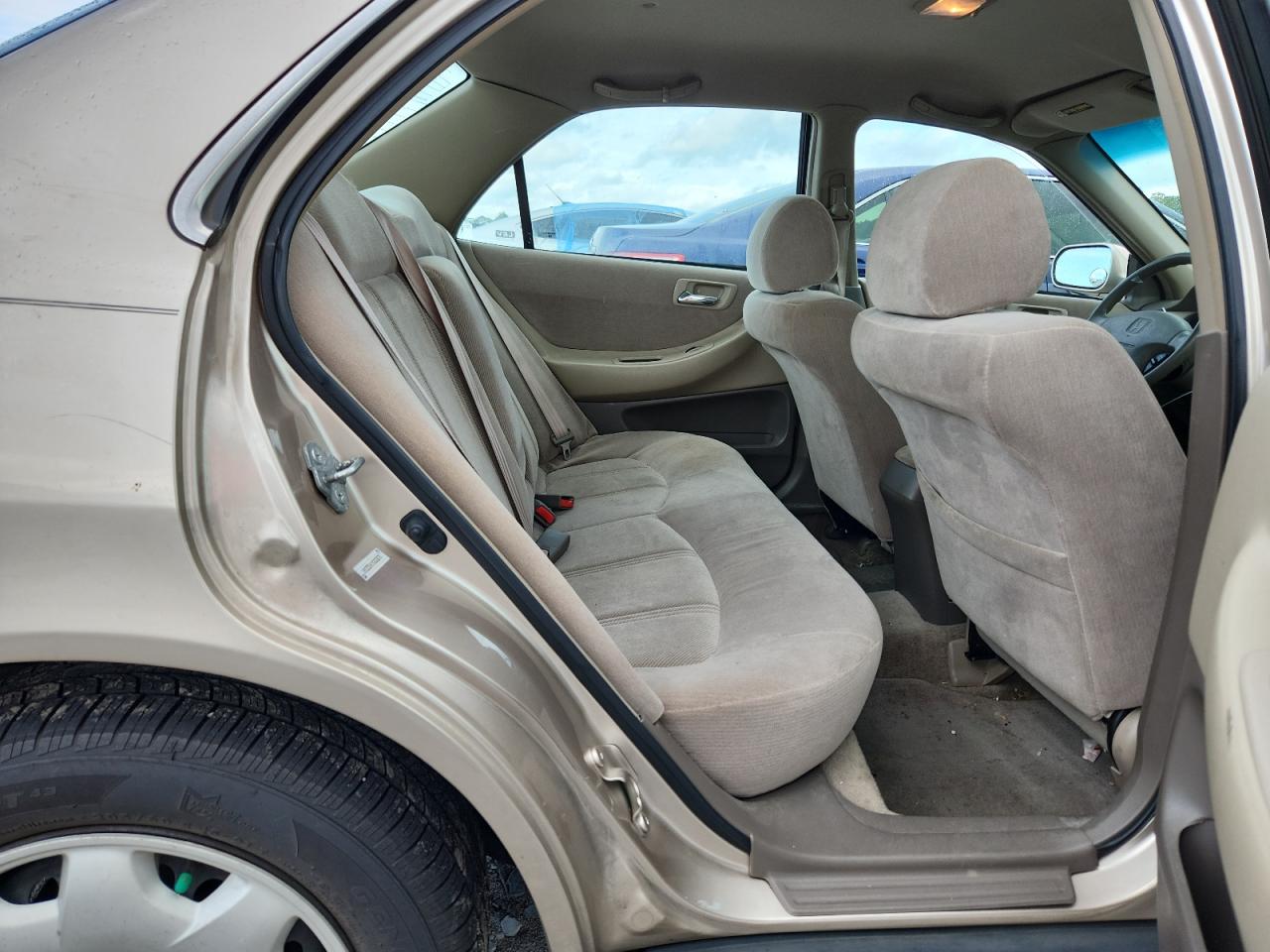 2000 Honda Accord Lx VIN: 1HGCG5641YA022676 Lot: 64756095