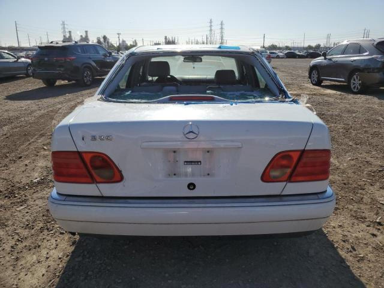 WDBJF65H3XA786979 1999 Mercedes-Benz E 320
