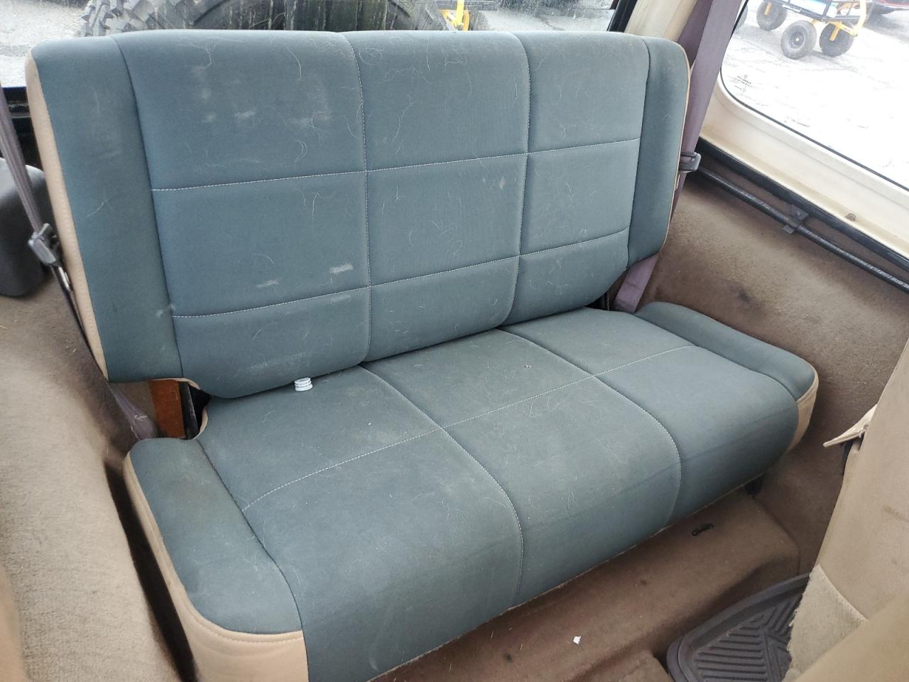 2000 Jeep Wrangler / Tj Sahara VIN: 1J4FA59S5YP761127 Lot: 65247225