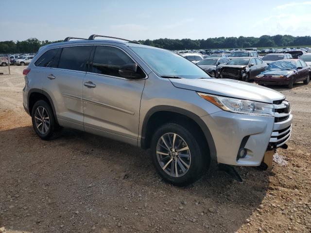  TOYOTA HIGHLANDER 2017 Серебристый