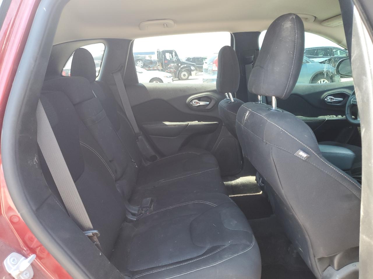 2016 Jeep Cherokee Latitude VIN: 1C4PJMCS0GW251673 Lot: 64549385