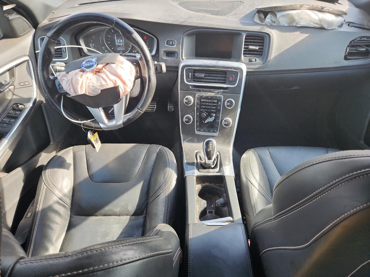 yv140mem7g1293673 YV140MEM7G1293673 2016 Volvo V60 T5 Platinum