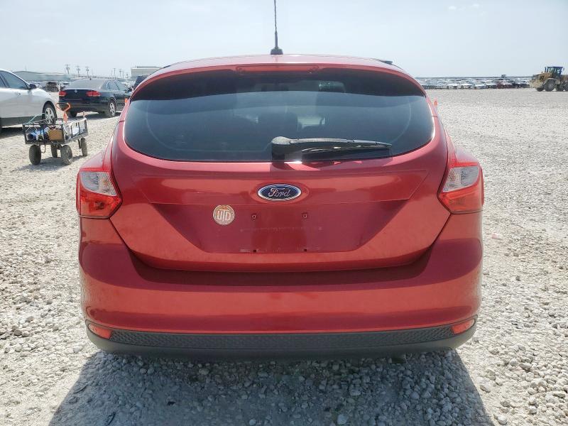 Hatchbacks FORD FOCUS 2012 Red
