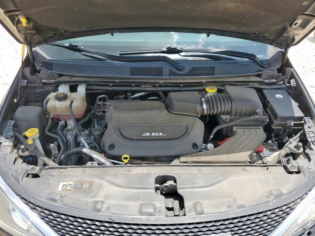2018 Chrysler Pacifica Touring L VIN: 2C4RC1BGXJR351701 Lot: 63689005