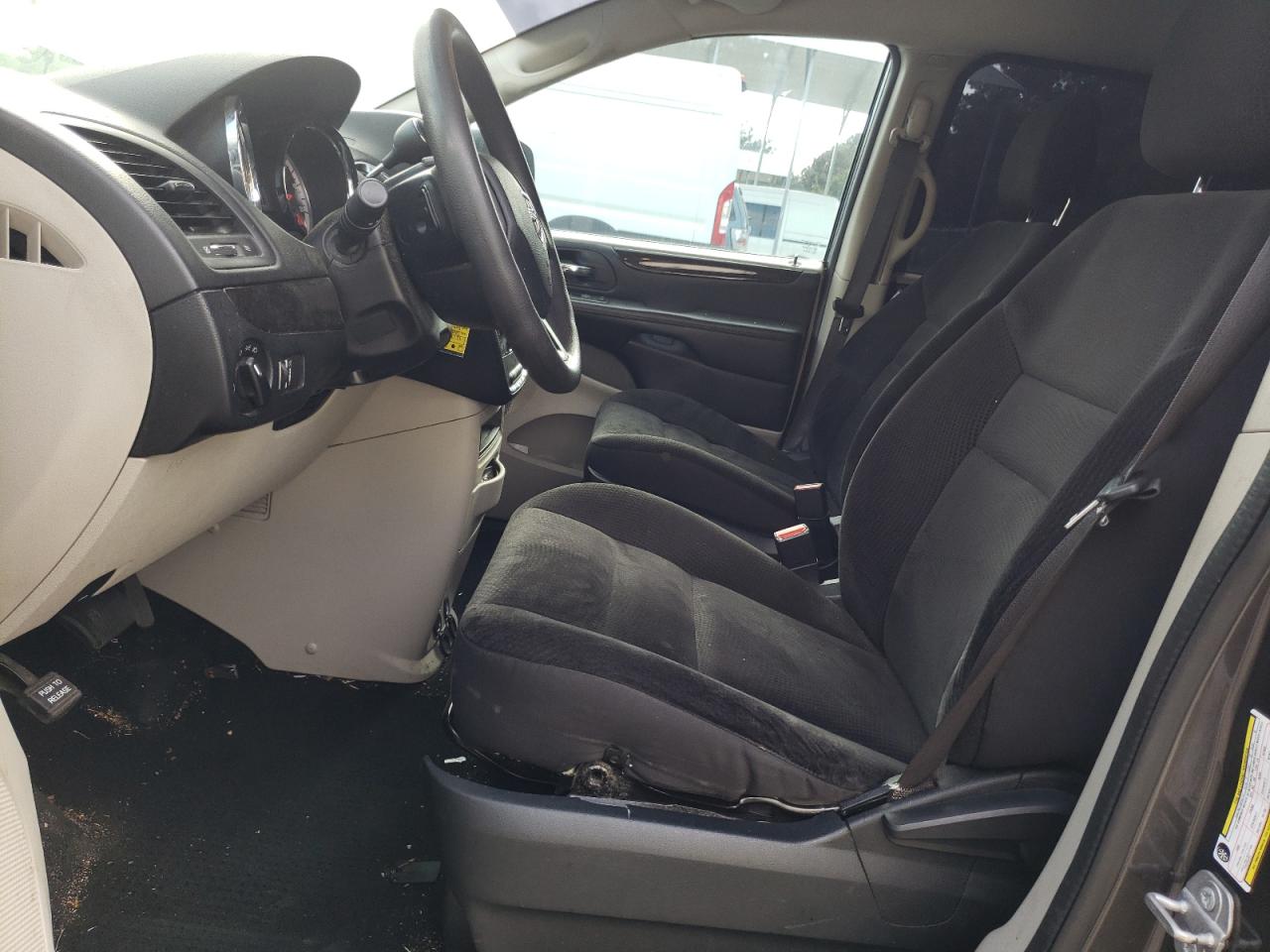 2019 Dodge Caravan - Image 7