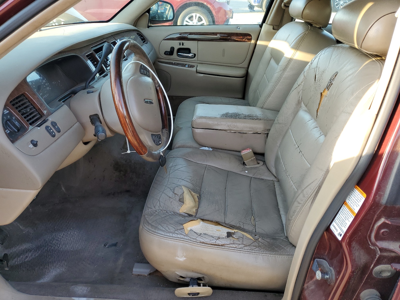 1LNHM82W61Y739282 2001 Lincoln Town Car Signature