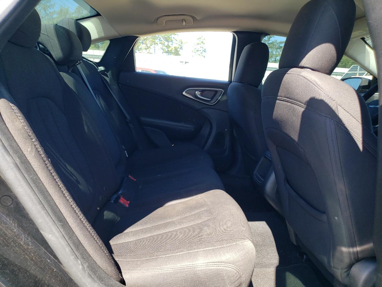 2015 Chrysler 200 Limited VIN: 1C3CCCAB1FN563662 Lot: 61982024