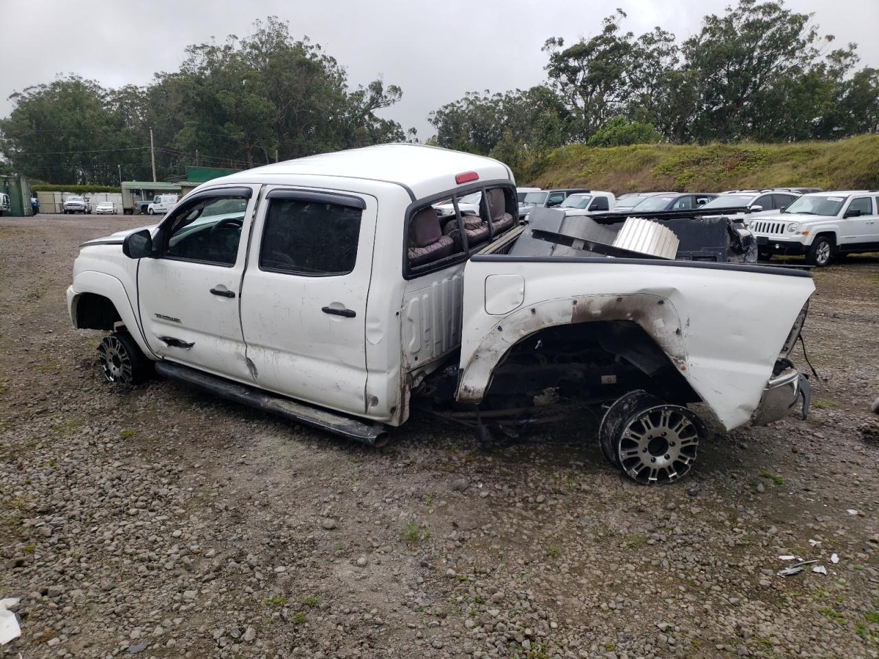 2014 Toyota Tacoma - Image 2