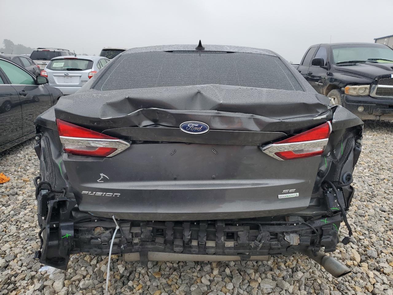 3FA6P0HD9KR211879 2019 Ford Fusion Se