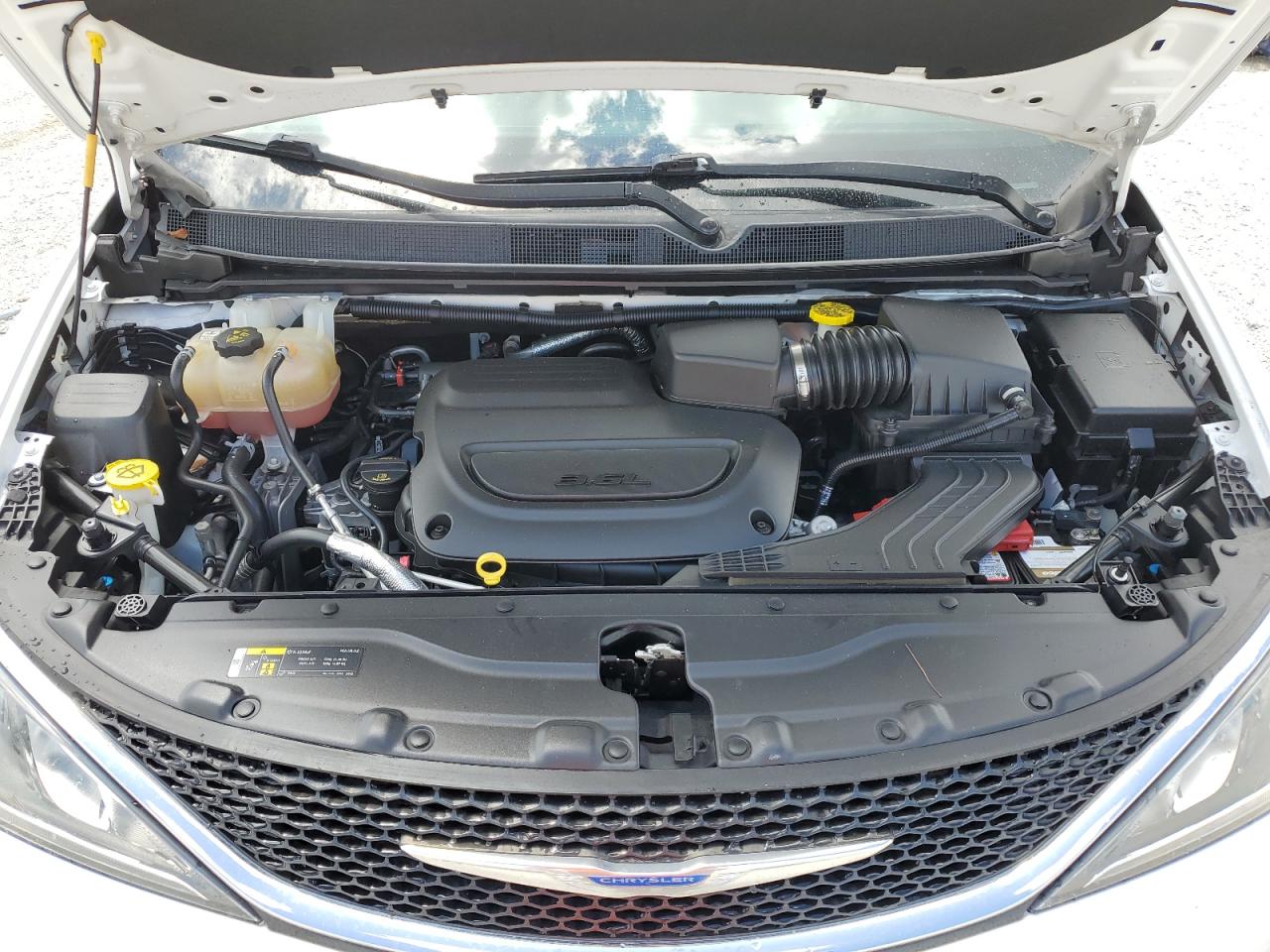 2019 Chrysler Pacifica - Image 12