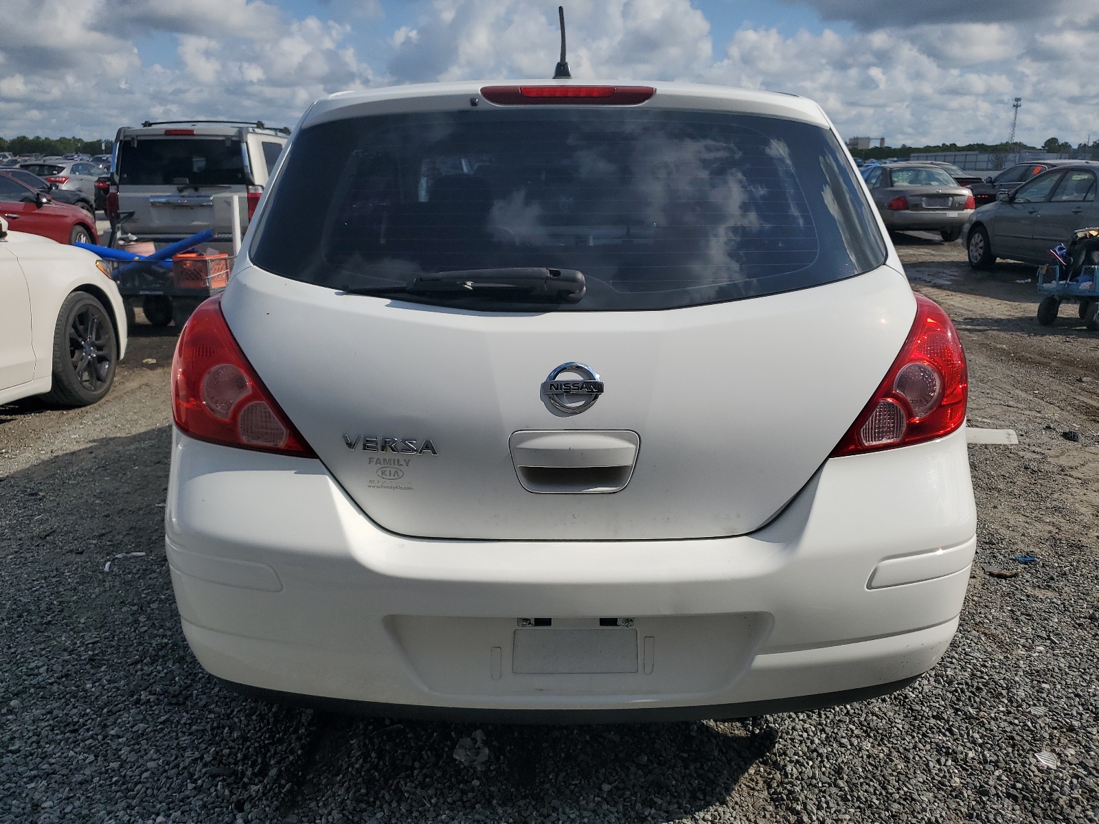 3N1BC13E88L370997 2008 Nissan Versa S