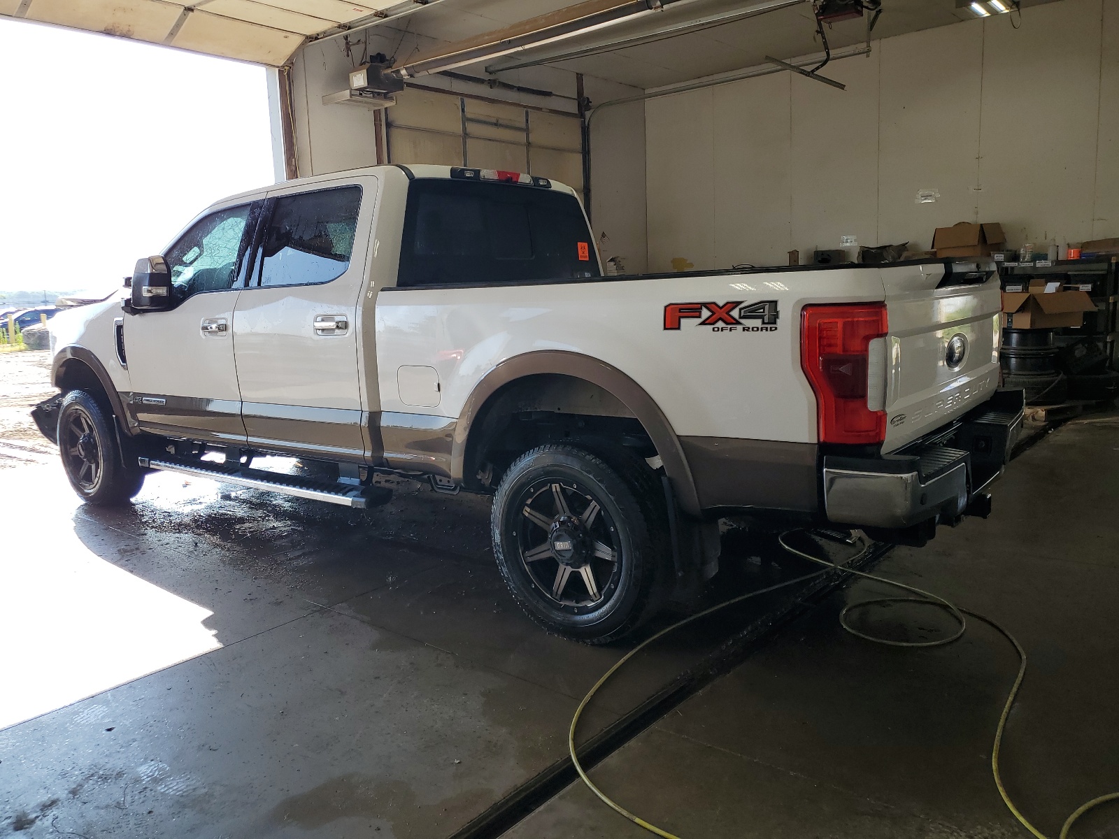 2017 Ford F250 Super Duty vin: 1FT7W2BT0HEB21836