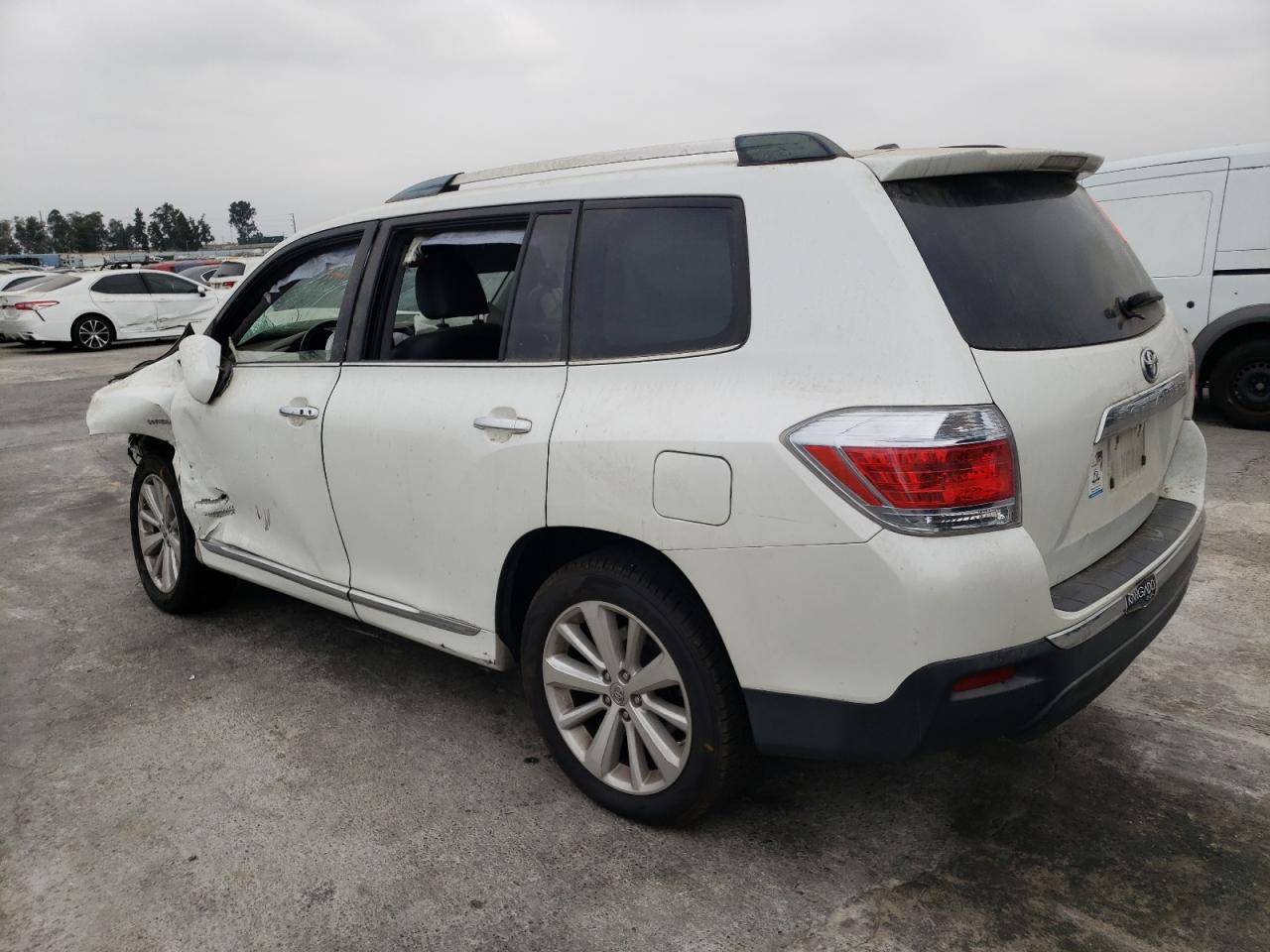 2013 Toyota Highlander - Image 2