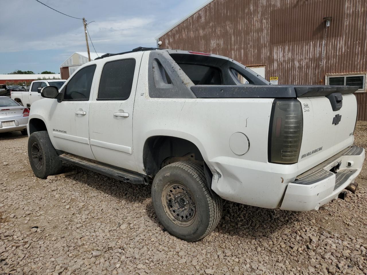 2008 Chevrolet Avalanche - Image 2