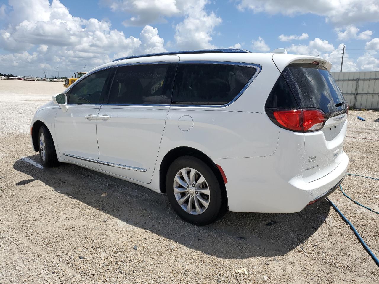 2019 Chrysler Pacifica - Image 2