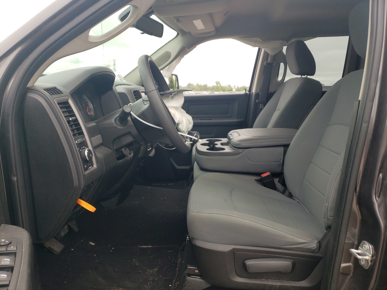 1C6RR7FG4KS635599 2019 Ram 1500 Classic Tradesman