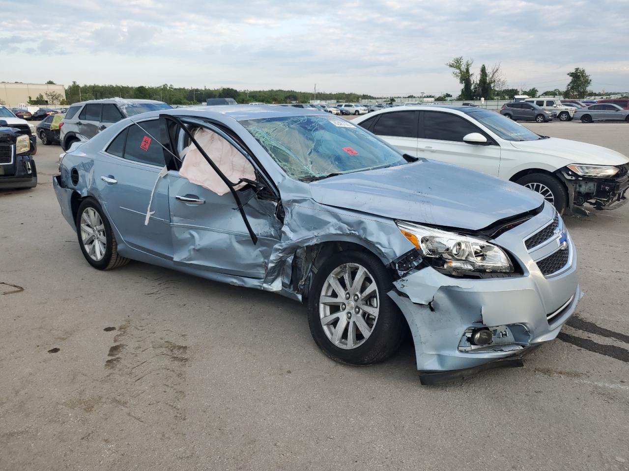 VIN 1G11G5SX5DU117815 2013 CHEVROLET MALIBU no.4