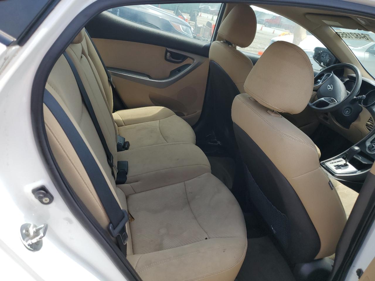 2011 Hyundai Elantra - Image 10