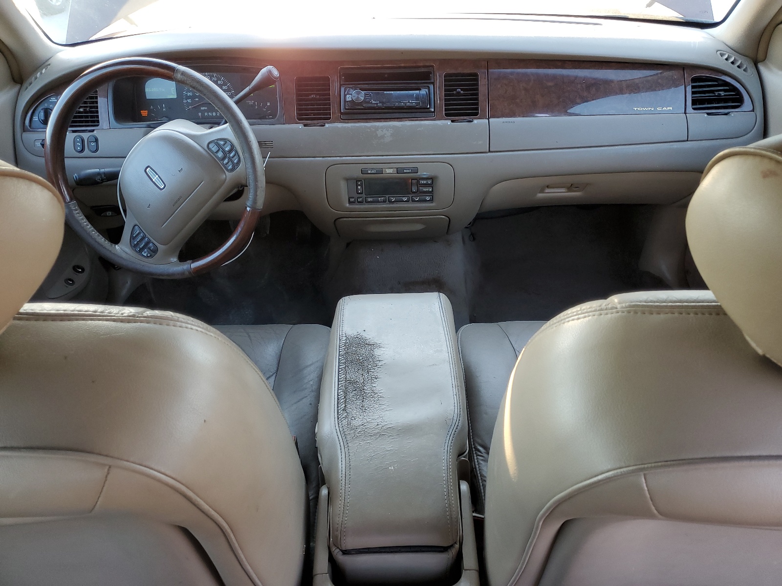 1LNHM82W61Y739282 2001 Lincoln Town Car Signature
