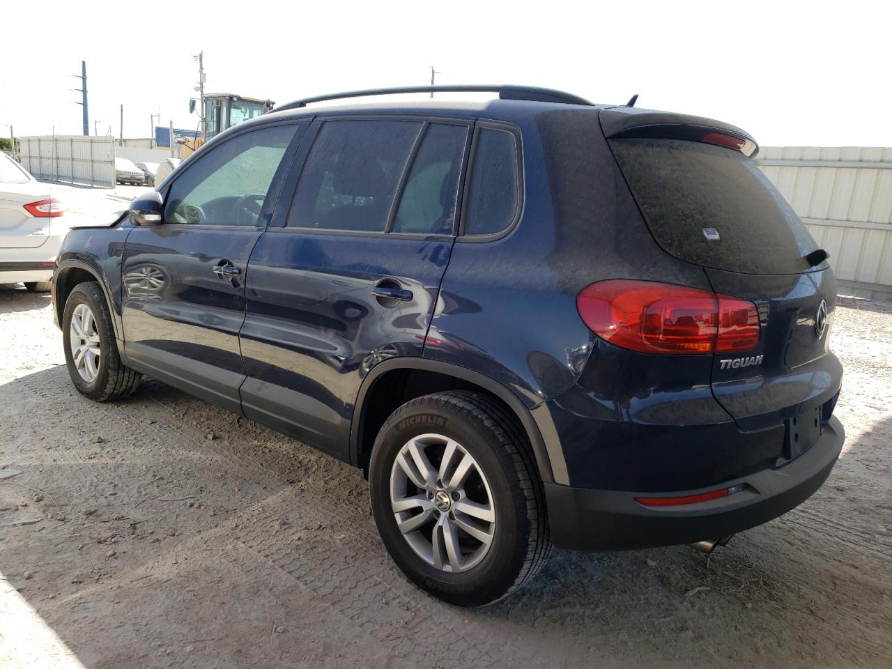 2016 Volkswagen Tiguan - Image 2