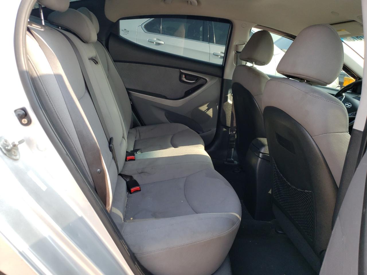 2012 Hyundai Elantra - Image 10